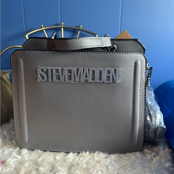 Steve Madden Handbags - Brand new with tag Steve Madden Crossbody handbag.